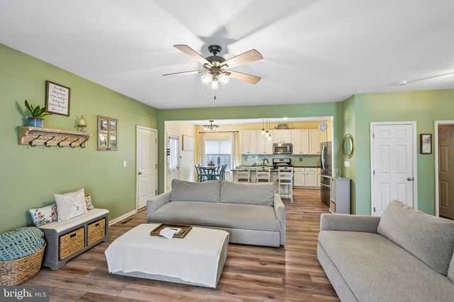 2041 SUNNYVALE DR, Pennsburg, PA 18073
