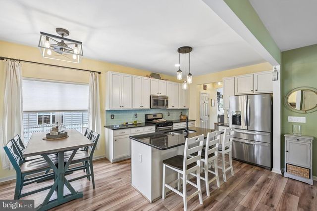 2041 SUNNYVALE DR, Pennsburg, PA 18073
