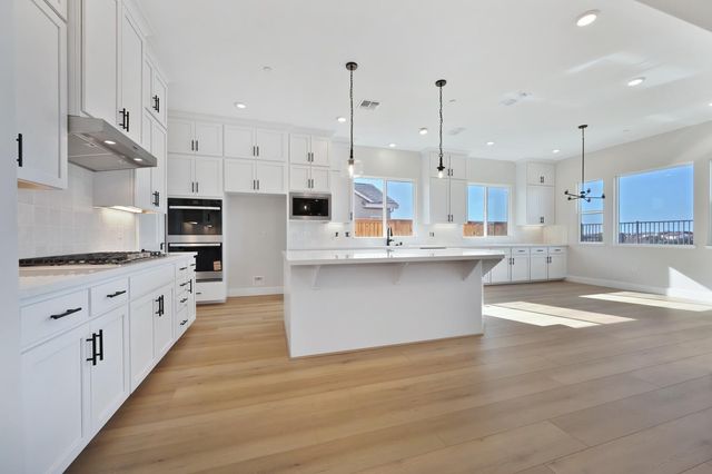 1360 Bear Creek Dr, Rocklin, CA 95765