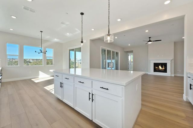 1360 Bear Creek Dr, Rocklin, CA 95765