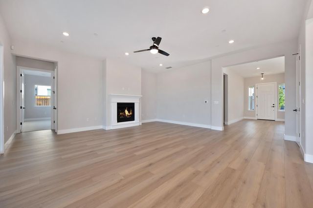 1360 Bear Creek Dr, Rocklin, CA 95765