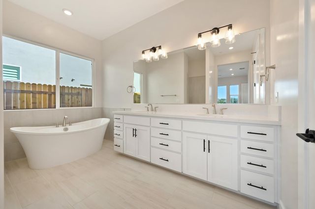 1360 Bear Creek Dr, Rocklin, CA 95765