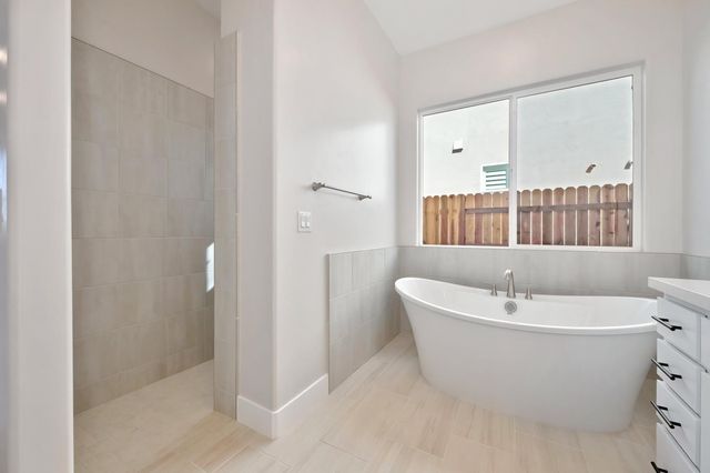1360 Bear Creek Dr, Rocklin, CA 95765