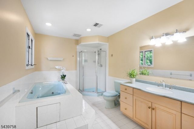 2 William Way, Washington Twp., NJ 07853
