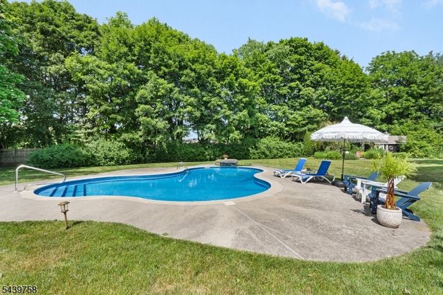 2 William Way, Washington Twp., NJ 07853
