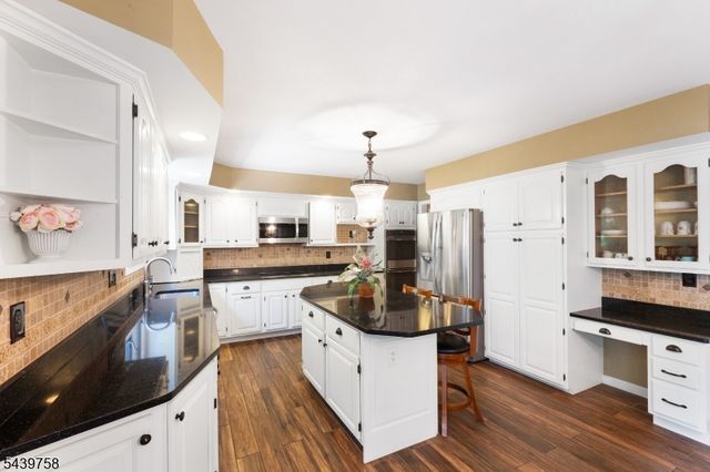 2 William Way, Washington Twp., NJ 07853