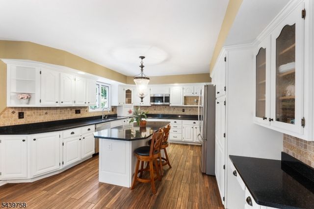2 William Way, Washington Twp., NJ 07853
