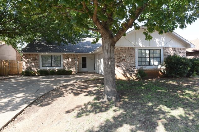3820 Seven Gables Street, Fort Worth, TX 76133