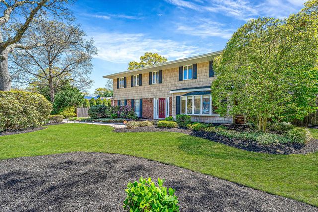 4 Victor Place, Lake Grove, NY 11755