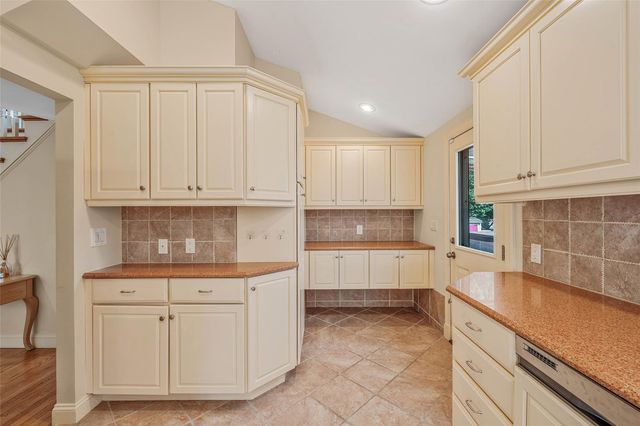 4 Victor Place, Lake Grove, NY 11755