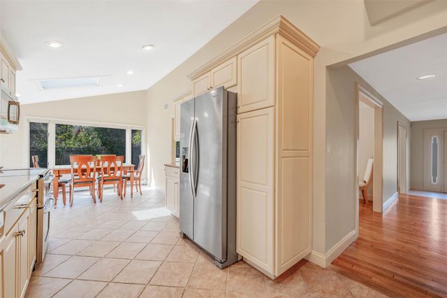 4 Victor Place, Lake Grove, NY 11755