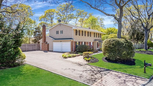 4 Victor Place, Lake Grove, NY 11755