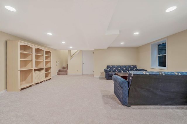 4 Victor Place, Lake Grove, NY 11755