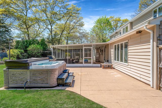 4 Victor Place, Lake Grove, NY 11755