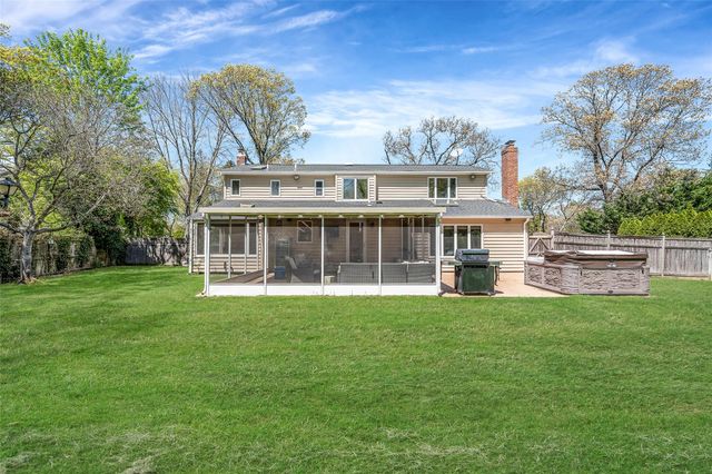 4 Victor Place, Lake Grove, NY 11755