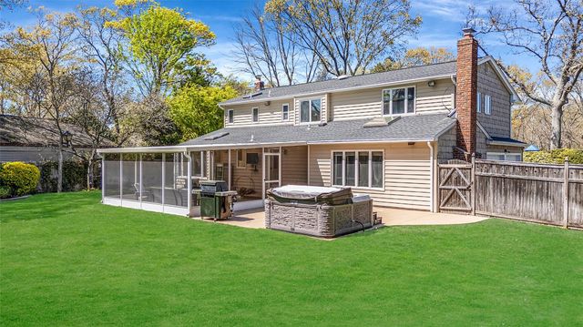 4 Victor Place, Lake Grove, NY 11755