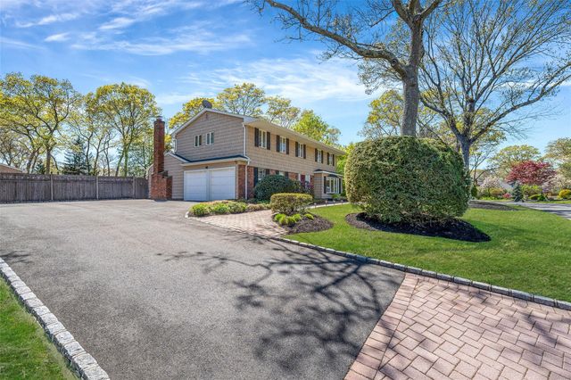 4 Victor Place, Lake Grove, NY 11755