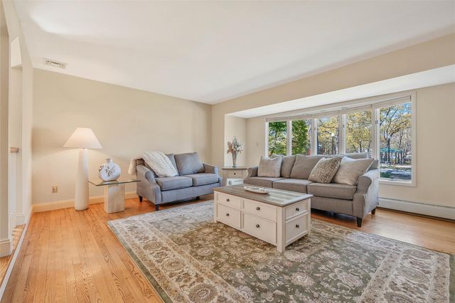 4 Victor Place, Lake Grove, NY 11755