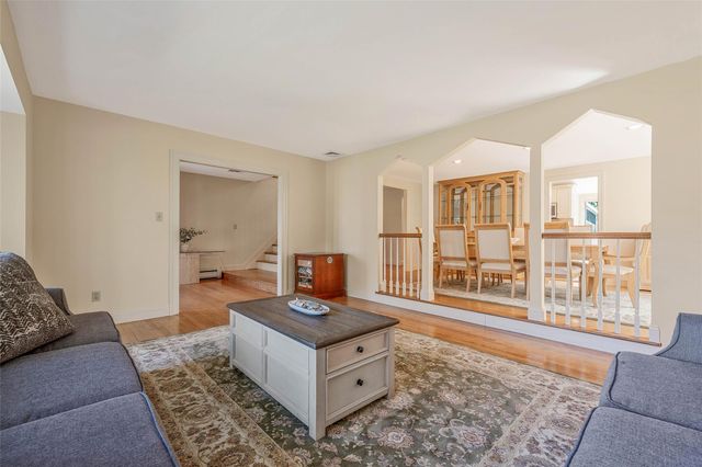 4 Victor Place, Lake Grove, NY 11755