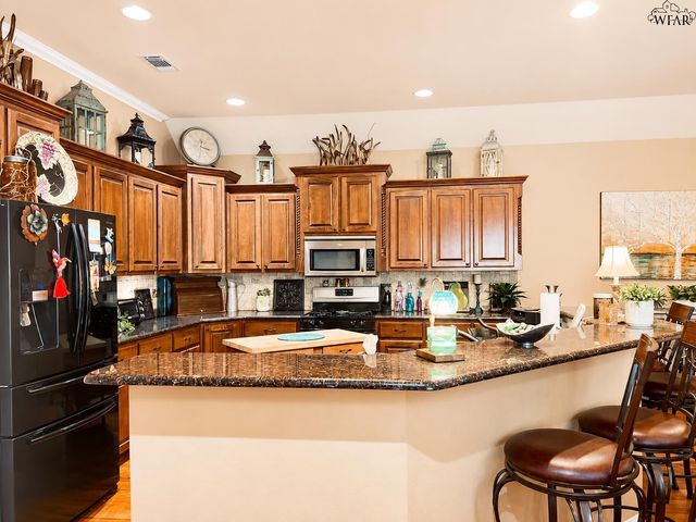 6 TAMARRON COURT, Wichita Falls, TX 76308