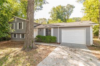 806 Houndstooth NW Trail, Lilburn, GA 30047