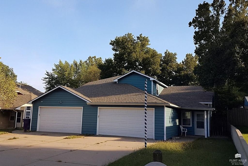 823 Mission Avenue, Manhattan, KS 66502