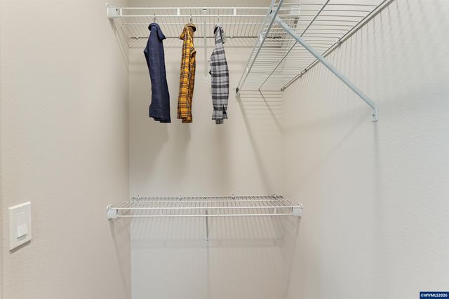 2402 Sawtelle Dr, Woodburn, OR 97071