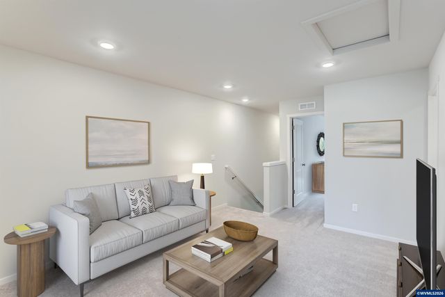 2402 Sawtelle Dr, Woodburn, OR 97071