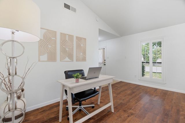 404 Knoll Wood Court, Euless, TX 76039