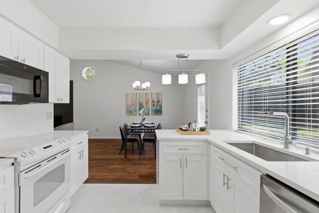 404 Knoll Wood Court, Euless, TX 76039