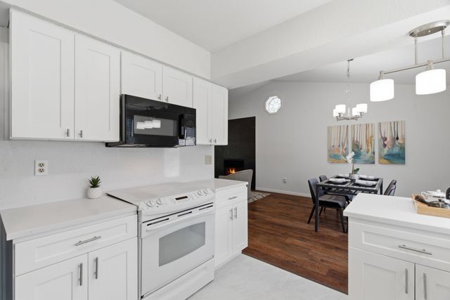 404 Knoll Wood Court, Euless, TX 76039