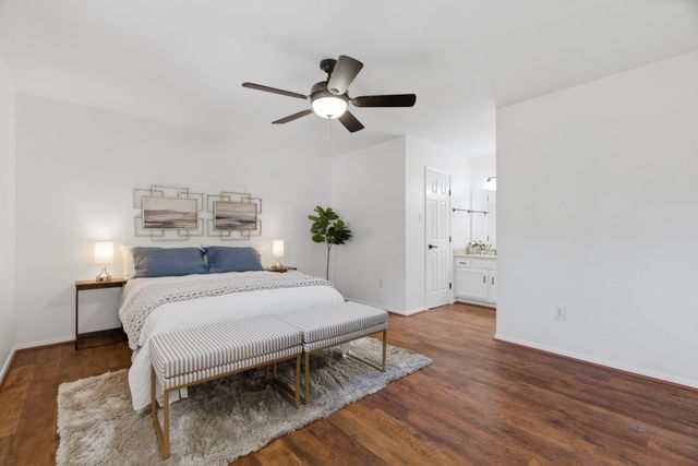 404 Knoll Wood Court, Euless, TX 76039