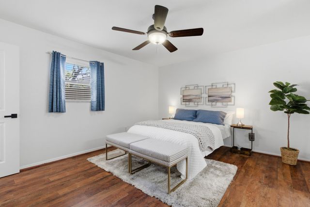 404 Knoll Wood Court, Euless, TX 76039