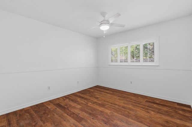 404 Knoll Wood Court, Euless, TX 76039