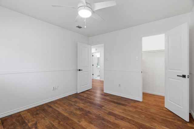 404 Knoll Wood Court, Euless, TX 76039