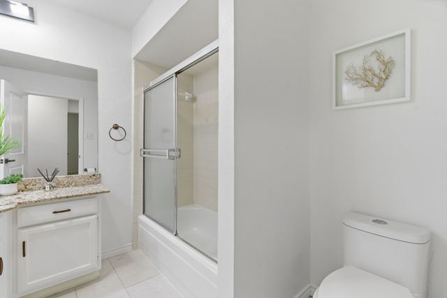 404 Knoll Wood Court, Euless, TX 76039