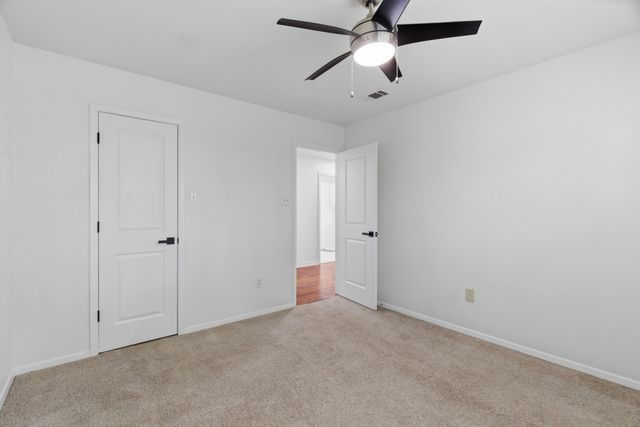 404 Knoll Wood Court, Euless, TX 76039