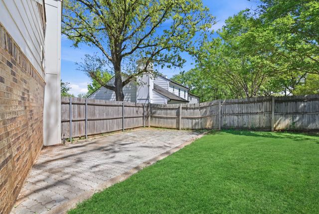 404 Knoll Wood Court, Euless, TX 76039