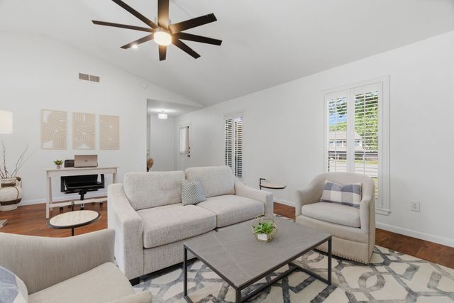 404 Knoll Wood Court, Euless, TX 76039