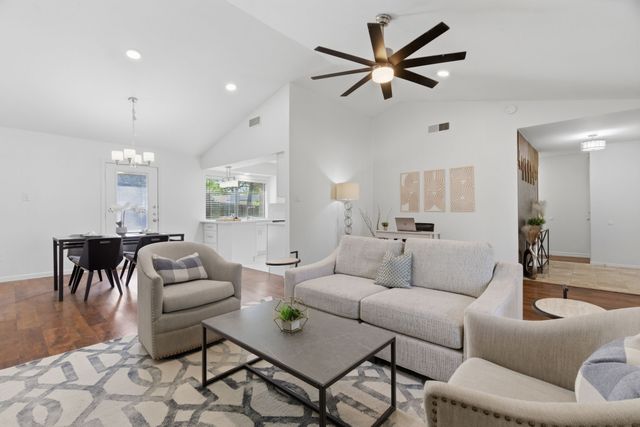 404 Knoll Wood Court, Euless, TX 76039