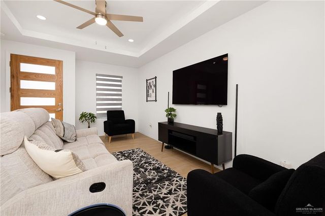 1527 W B Street, Mission, TX 78572