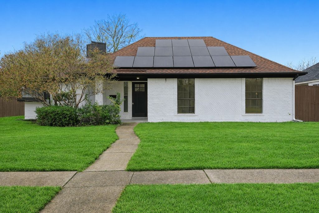 3805 Drakestone Avenue, Rowlett, TX 75088