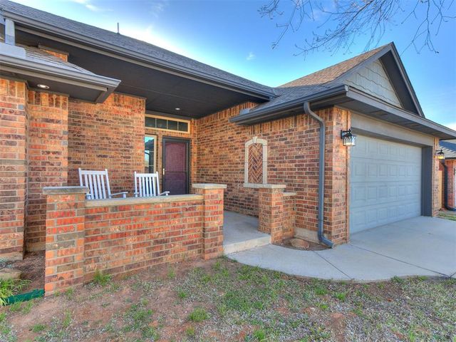 712 S Patterson Drive, Moore, OK 73160