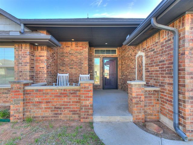 712 S Patterson Drive, Moore, OK 73160