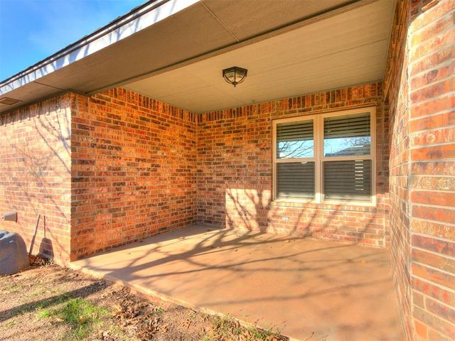 712 S Patterson Drive, Moore, OK 73160