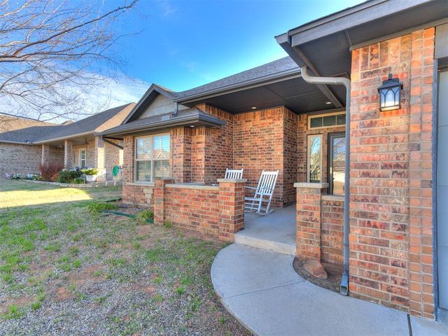 712 S Patterson Drive, Moore, OK 73160