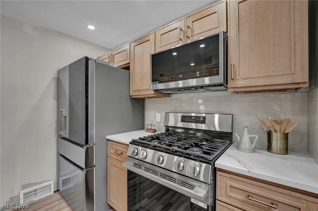 18329 Lomond Boulevard, Shaker Heights, OH 44122