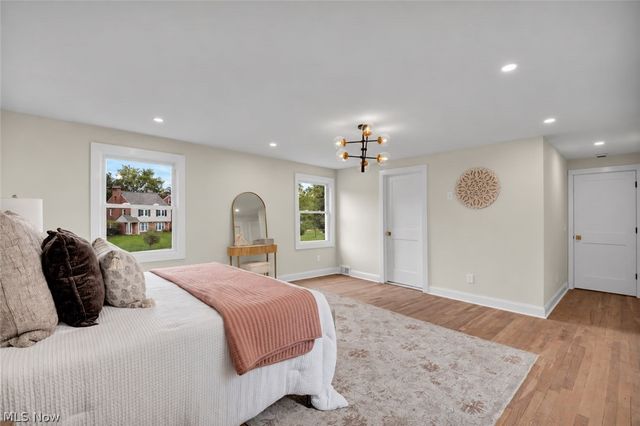 18329 Lomond Boulevard, Shaker Heights, OH 44122