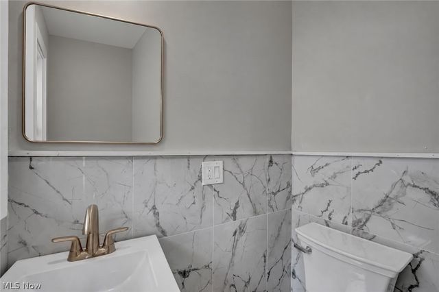18329 Lomond Boulevard, Shaker Heights, OH 44122