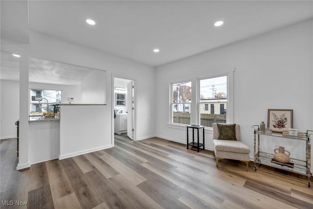 828 Nela View Road, Cleveland Heights, OH 44112